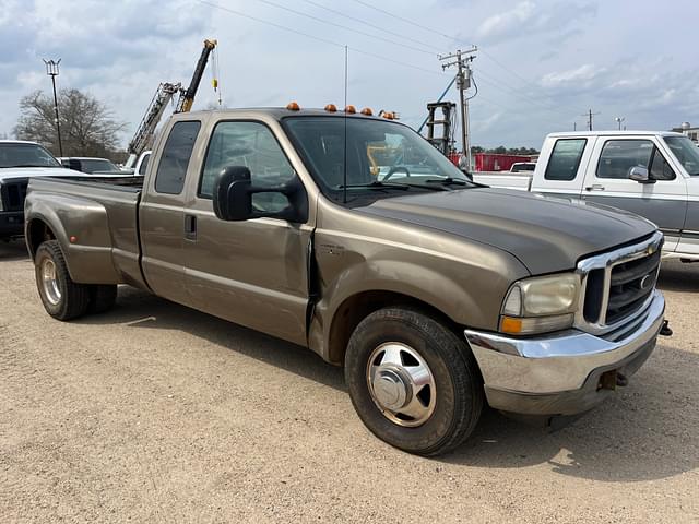 Image of Ford F-350 equipment image 1