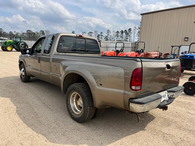 Image of Ford F-350 equipment image 3