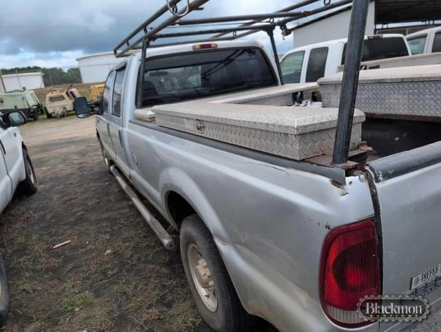 Image of Ford F-350 equipment image 4