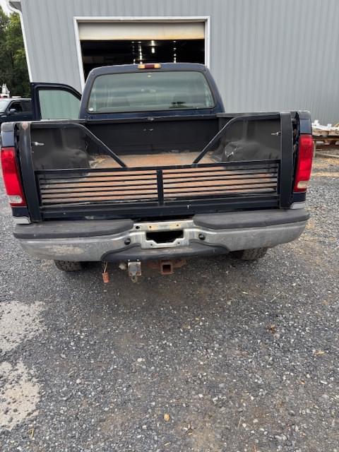 Image of Ford F-350 equipment image 3