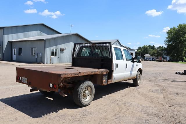 Image of Ford F-350 equipment image 4