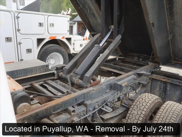 Image of Ford F-350 equipment image 2