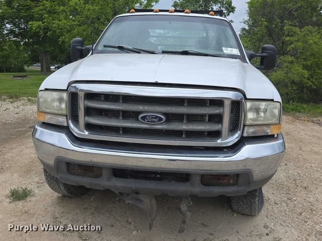 Image of Ford F-350 equipment image 1
