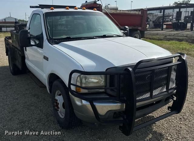 Image of Ford F-350 equipment image 2