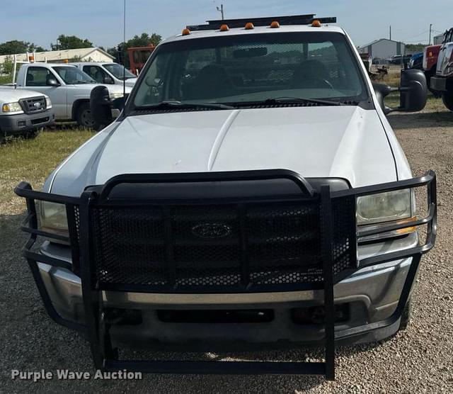 Image of Ford F-350 equipment image 1