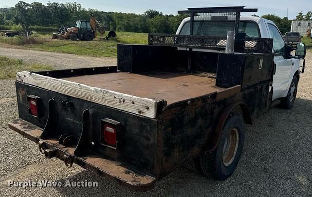 Image of Ford F-350 equipment image 4