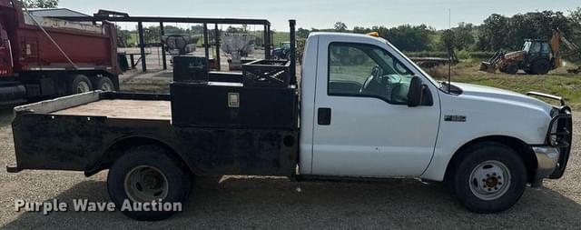 Image of Ford F-350 equipment image 3