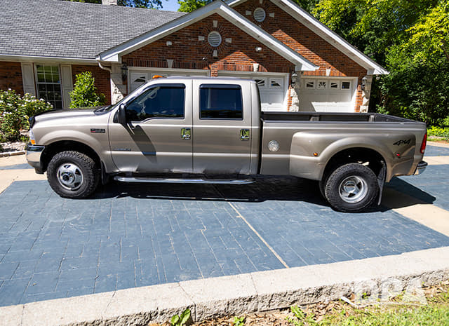 Image of Ford F-350 equipment image 2