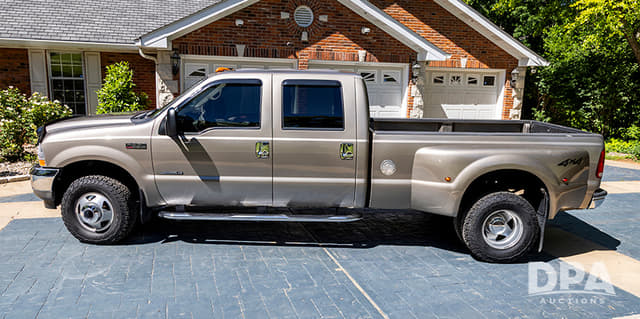 Image of Ford F-350 equipment image 3