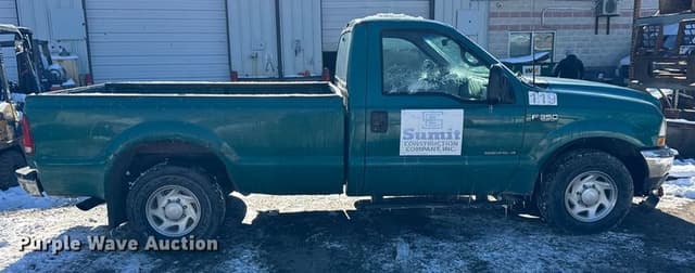 Image of Ford F-350 equipment image 3