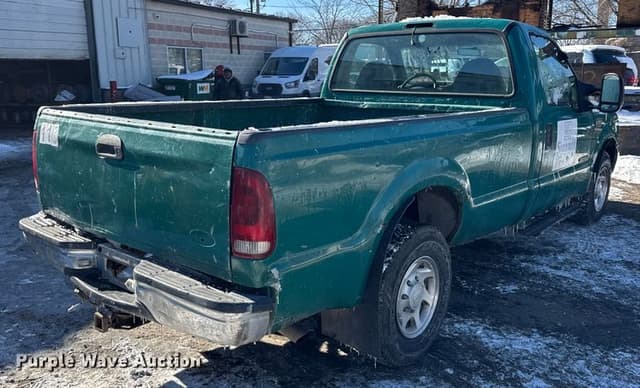 Image of Ford F-350 equipment image 4