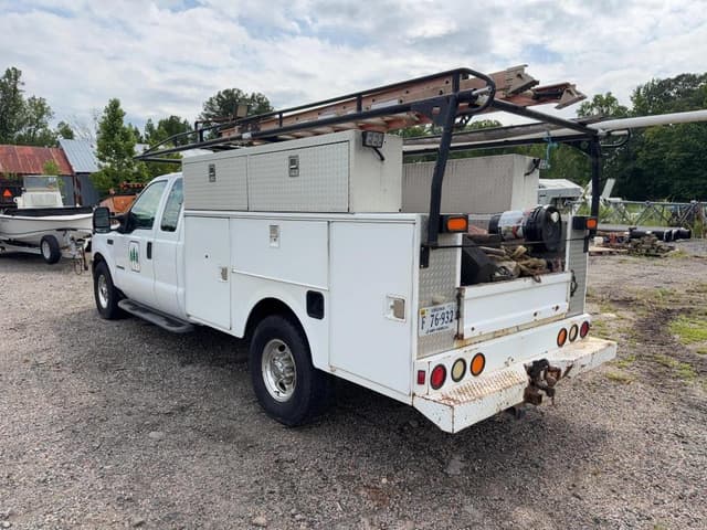 Image of Ford F-350 equipment image 4