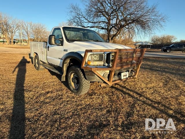 Image of Ford F-350 equipment image 4