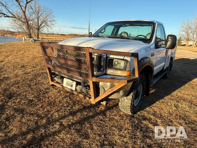 Image of Ford F-350 equipment image 3