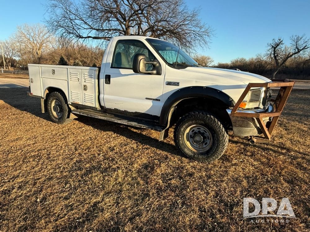 2002 Ford F-350 Equipment Image0