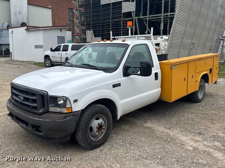 2002 Ford F-350 Equipment Image0