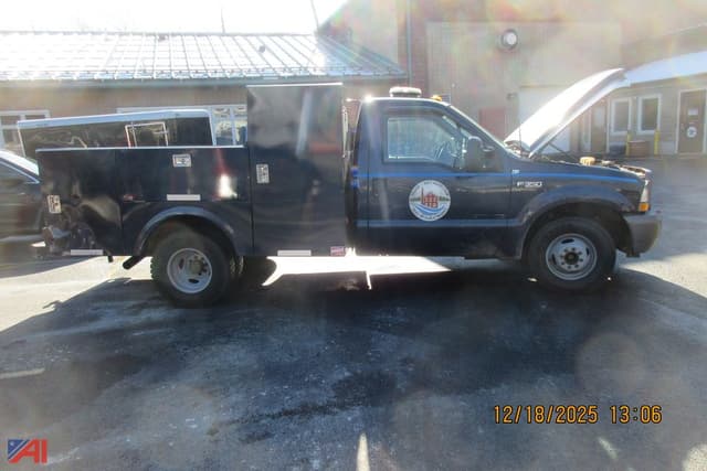 Image of Ford F-350 equipment image 3