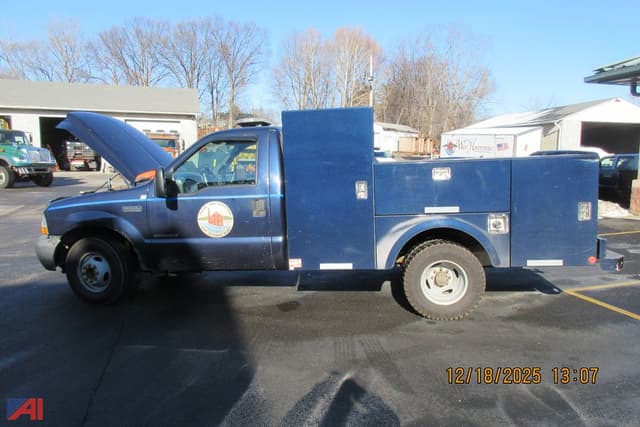 Image of Ford F-350 equipment image 1