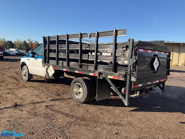 Image of Ford F-350 equipment image 2