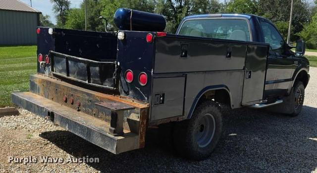 Image of Ford F-350 equipment image 4