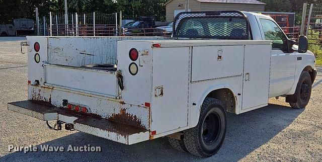 Image of Ford F-350 equipment image 4