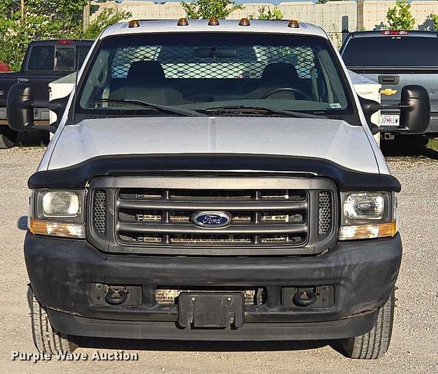 Image of Ford F-350 equipment image 1