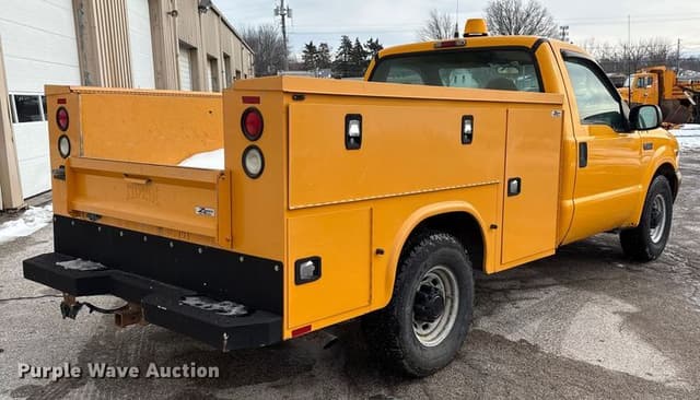 Image of Ford F-350 equipment image 4