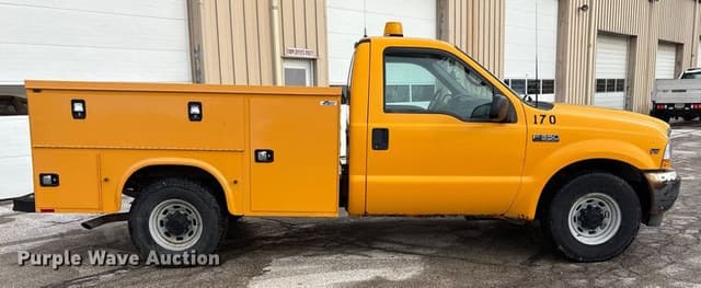 Image of Ford F-350 equipment image 3