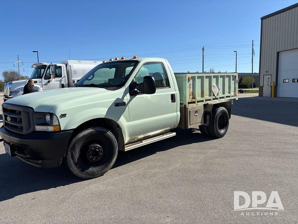 Image of Ford F-350 Primary image
