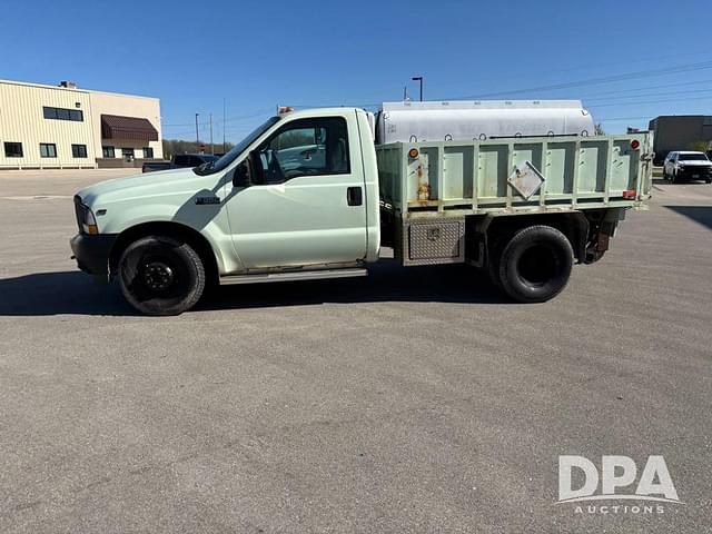Image of Ford F-350 equipment image 2