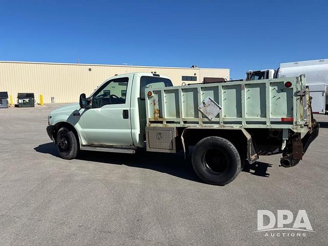 Image of Ford F-350 equipment image 4