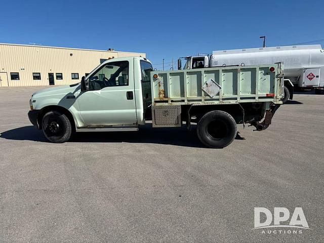 Image of Ford F-350 equipment image 3