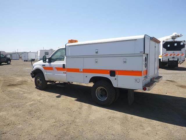 Image of Ford F-350 equipment image 4
