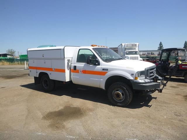 Image of Ford F-350 equipment image 2