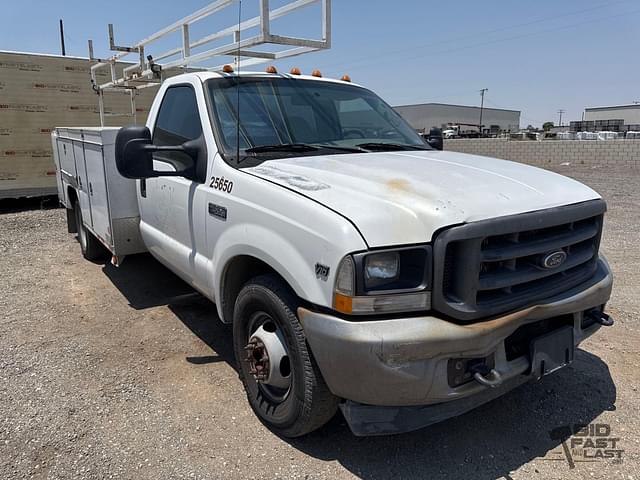 Image of Ford F-350 equipment image 2