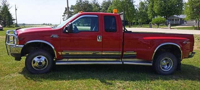 Image of Ford F-350 equipment image 3
