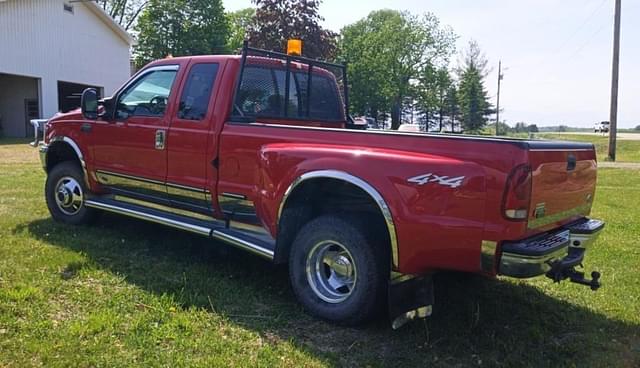Image of Ford F-350 equipment image 4