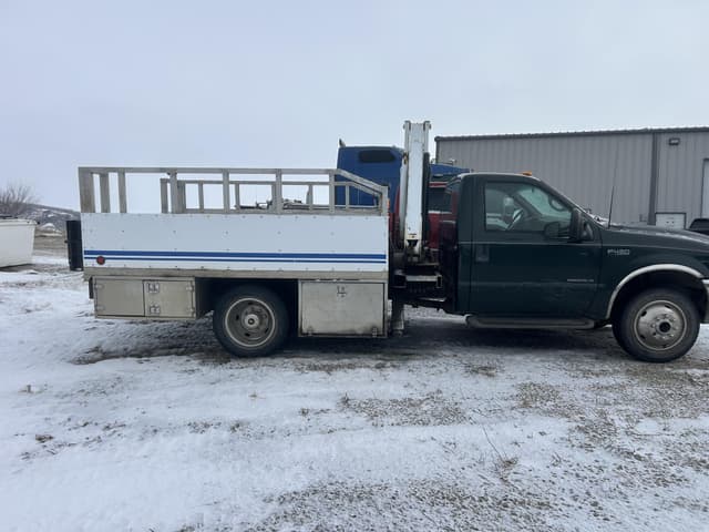 Image of Ford F-450 equipment image 3