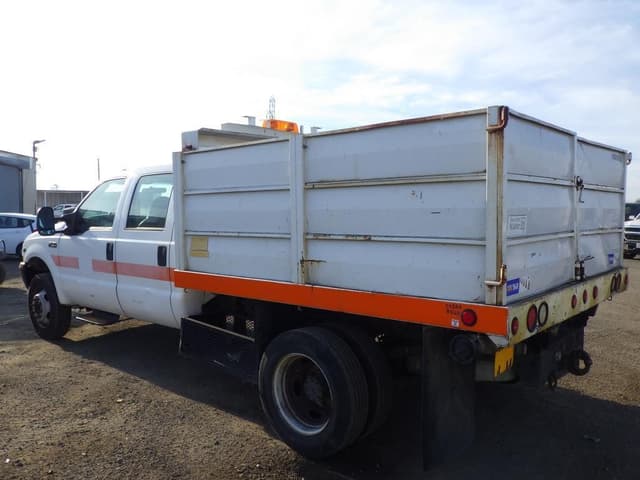 Image of Ford F-450 equipment image 3