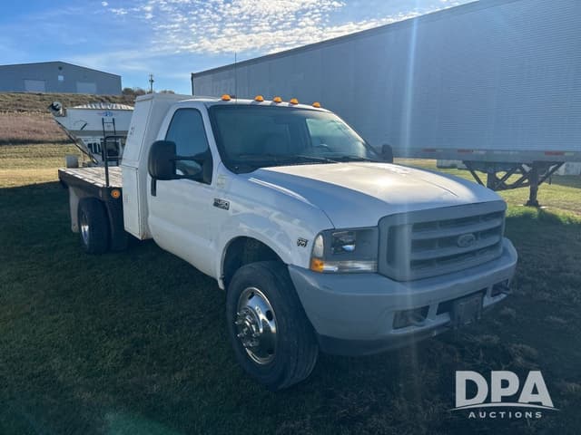 Image of Ford F-450 equipment image 3