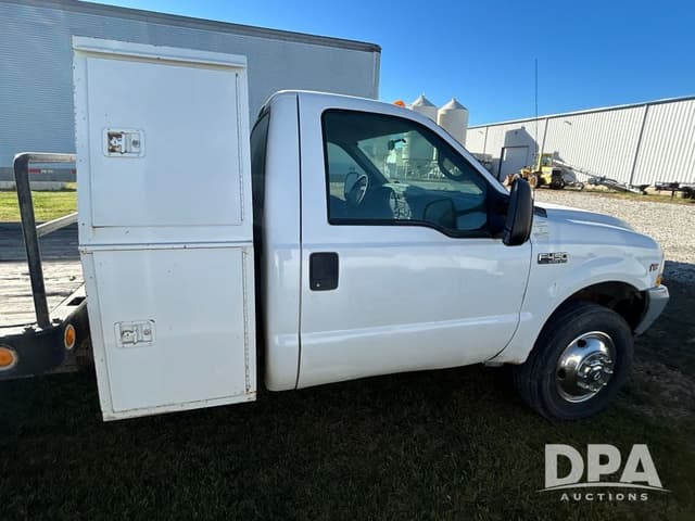 Image of Ford F-450 equipment image 4