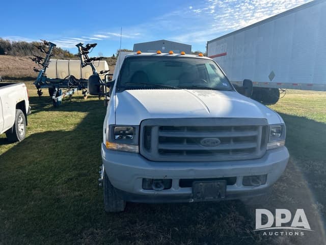 Image of Ford F-450 equipment image 2