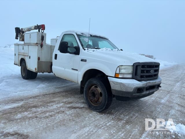 Image of Ford F-450 equipment image 4