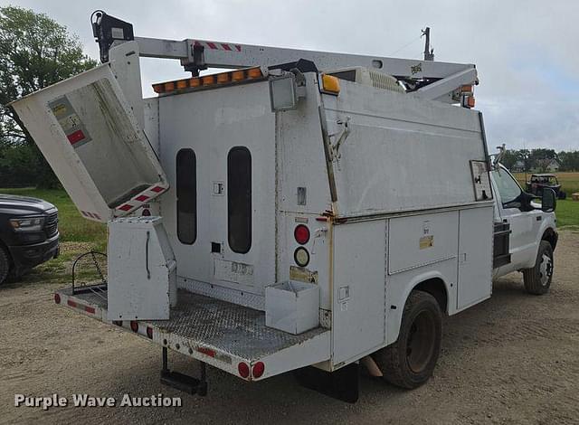 Image of Ford F-450 equipment image 4