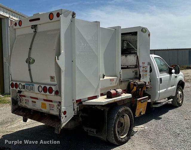 Image of Ford F-450 equipment image 4