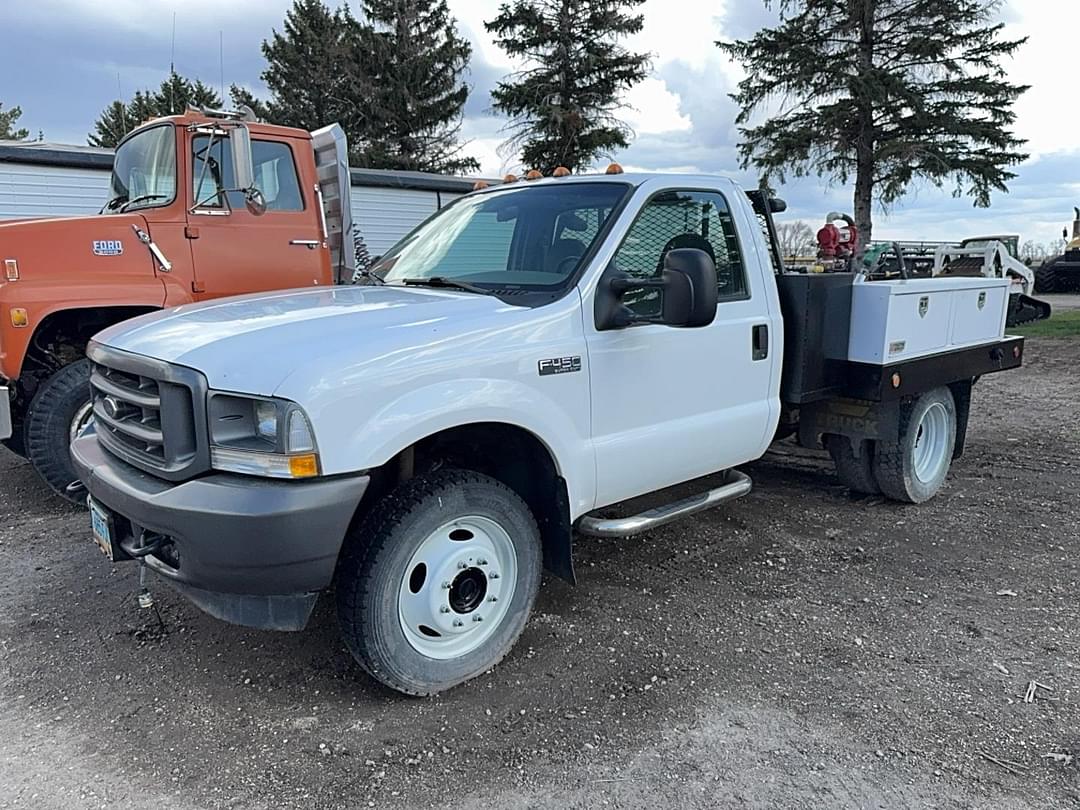 Image of Ford F-450 Primary image