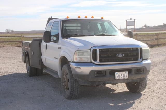 Image of Ford F-450 equipment image 2
