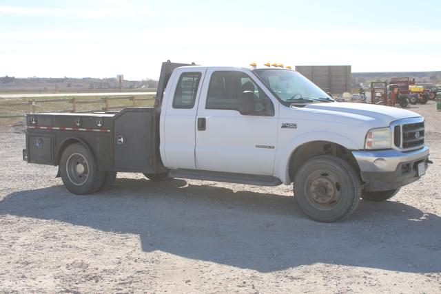 Image of Ford F-450 equipment image 3