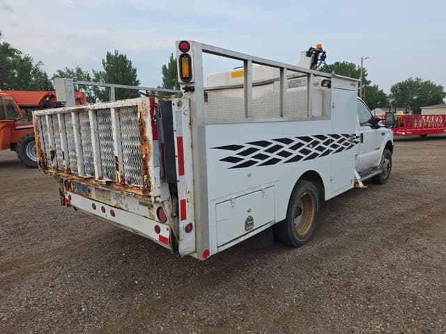 Image of Ford F-550 equipment image 4