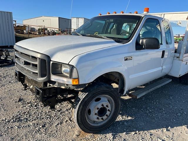 Image of Ford F-550 equipment image 2